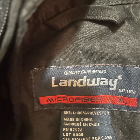 Levi's Men's Black Hooded Windbreaker - Picture 3 of 3